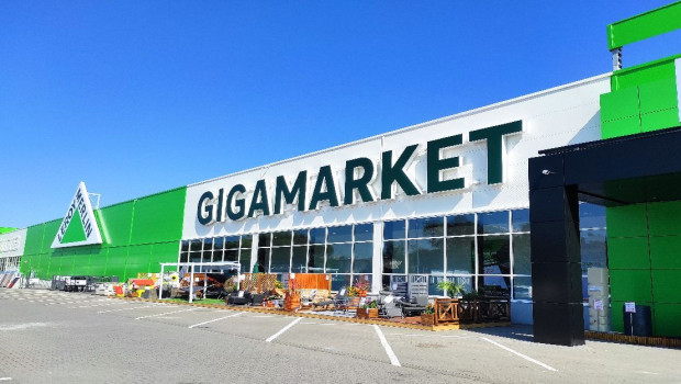 One of the two Gigamarkets in Warsaw. One of the two Gigamarkets in Warsaw.