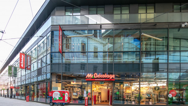 Mr Bricolage will only use Salsify's platform to access its suppliers' consolidated product data from the second half of the year on. Mr Bricolage will only use Salsify's platform to access its suppliers' consolidated product data from the second half of the year on.