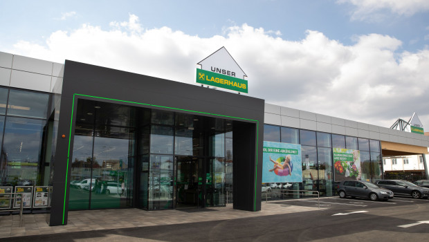 There are around 500 Lagerhaus stores in Austria. There are around 500 Lagerhaus stores in Austria.