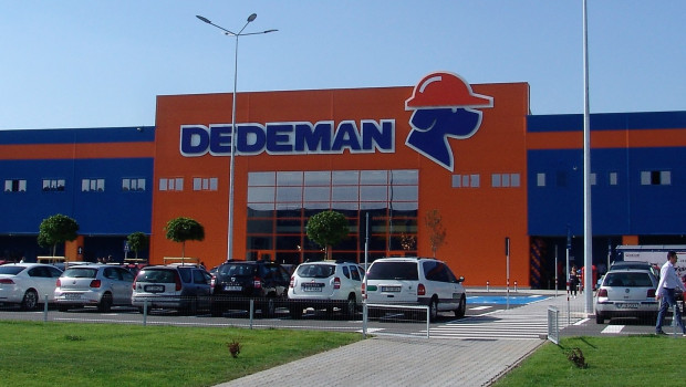 The new Dedeman store is situated on a 43 000 m² site. The new Dedeman store is situated on a 43 000 m² site.