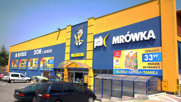 Mrówka ("ant") is the largest DIY chain on the Polish market in terms of number of stores, PMR observes. Mrówka ("ant") is the largest DIY chain on the Polish market in terms of number of stores, PMR observes.