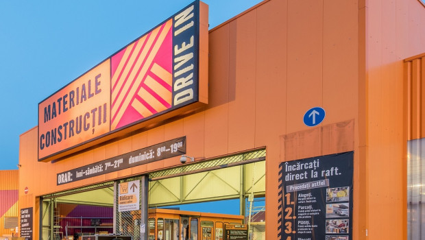 The new Hornbach store in Oradea has a drive-in of 5 900 m². The new Hornbach store in Oradea has a drive-in of 5 900 m².