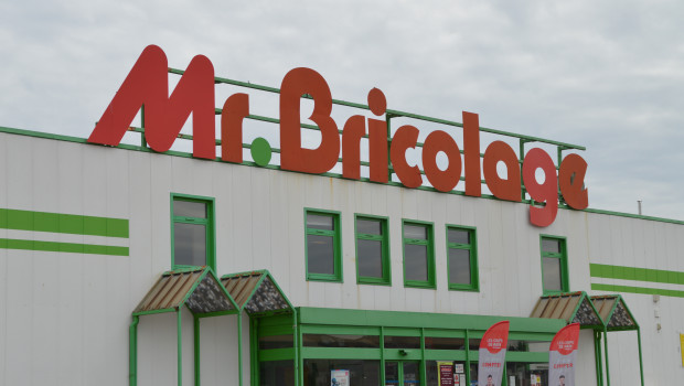 The Mr. Bricolage group has 783 stores in France and 71 stores abroad. The Mr. Bricolage group has 783 stores in France and 71 stores abroad.