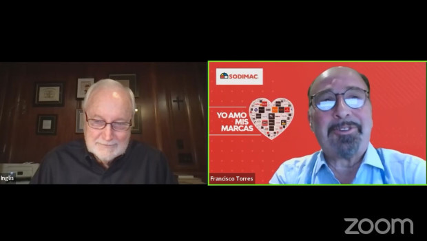 "I love my brands": when talking with Jim Inglis, Francisco Torres (r.) underlined his expertise and his attitude even by using his Zoom background. "I love my brands": when talking with Jim Inglis, Francisco Torres (r.) underlined his expertise and his attitude even by using his Zoom background.