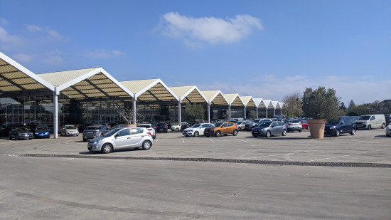 No chance without a wide angle: the Van Uytsel Tuincentrum covers about 20,000 m² of sales area plus warehouse. No chance without a wide angle: the Van Uytsel Tuincentrum covers about 20,000 m² of sales area plus warehouse.