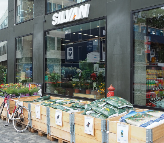 An indispensable feature of the outdoor sales area in Copenhagen, apparently: the bicycle. An indispensable feature of the outdoor sales area in Copenhagen, apparently: the bicycle.