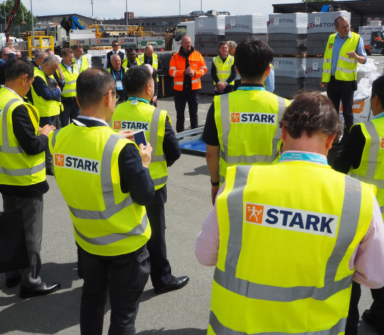 Yellow high-visibility vests were compulsory for the visitor groups on Stark's retail area covering over 20 000 m². Yellow high-visibility vests were compulsory for the visitor groups on Stark's retail area covering over 20 000 m².