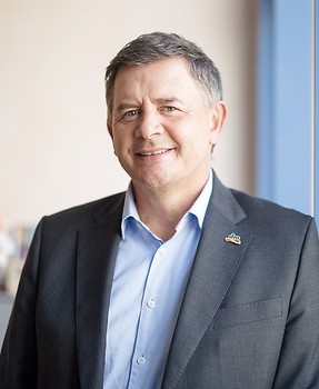 Erich Harsch will be chairman of the executive board at Hornbach Baumarkt AG as successor to Steffen Hornbach. Erich Harsch will be chairman of the executive board at Hornbach Baumarkt AG as successor to Steffen Hornbach.