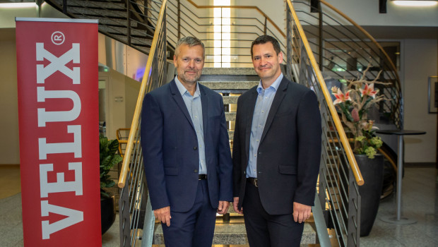Jacob Madsen (left) is the new managing director of Velux Deutschland. Felix Egger is returning to his duties as managing director of Velux Schweiz AG. Jacob Madsen (left) is the new managing director of Velux Deutschland. Felix Egger is returning to his duties as managing director of Velux Schweiz AG.