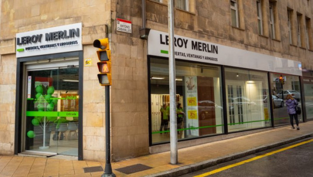 The new Leroy Merlin Puertas, Ventanas y Armarios offers its services in a showroom with just 100 m² sales area. The new Leroy Merlin Puertas, Ventanas y Armarios offers its services in a showroom with just 100 m² sales area.