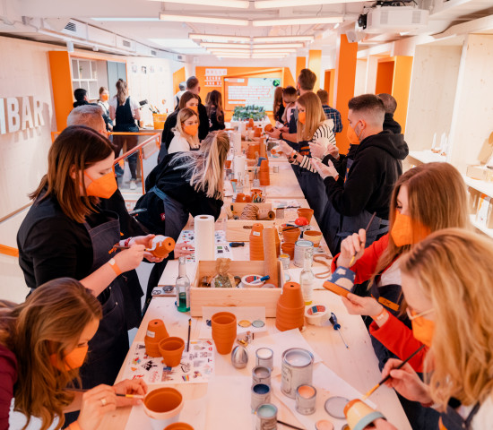 The experience workshop offers a changing monthly programme of DIY workshops and events over around 250 m². The experience workshop offers a changing monthly programme of DIY workshops and events over around 250 m².