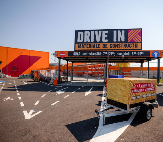 The drive-in has around 6 900 m².
The drive-in has around 6 900 m².