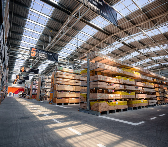 Building materials and timber are an important part of the assortment.
Building materials and timber are an important part of the assortment.