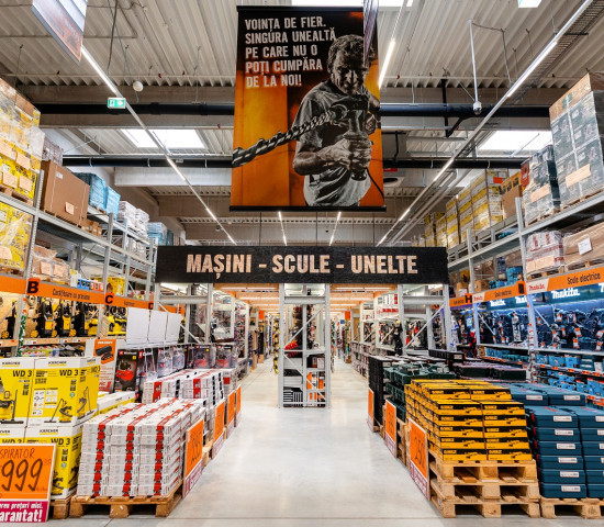 The new store has a sales area of about 23 000 m².
The new store has a sales area of about 23 000 m².