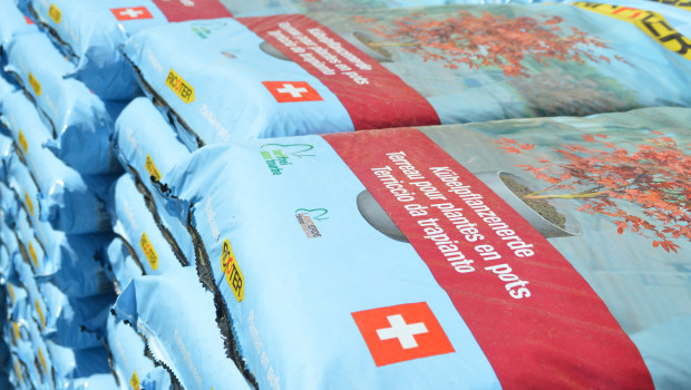 Swiss DIY stores and garden centres will be permitted to reopen from next Monday, 27 April. Swiss DIY stores and garden centres will be permitted to reopen from next Monday, 27 April.