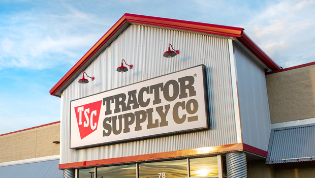 Tractor supply operates more than 2 000 stores in the U.S. Tractor supply operates more than 2 000 stores in the U.S.